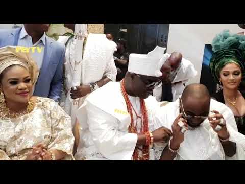 Watch iyalajeoodua Davido Introduces HisWife Chioma To Ooni OfIfe At TaiwoAfolabi's Daughter Wedding