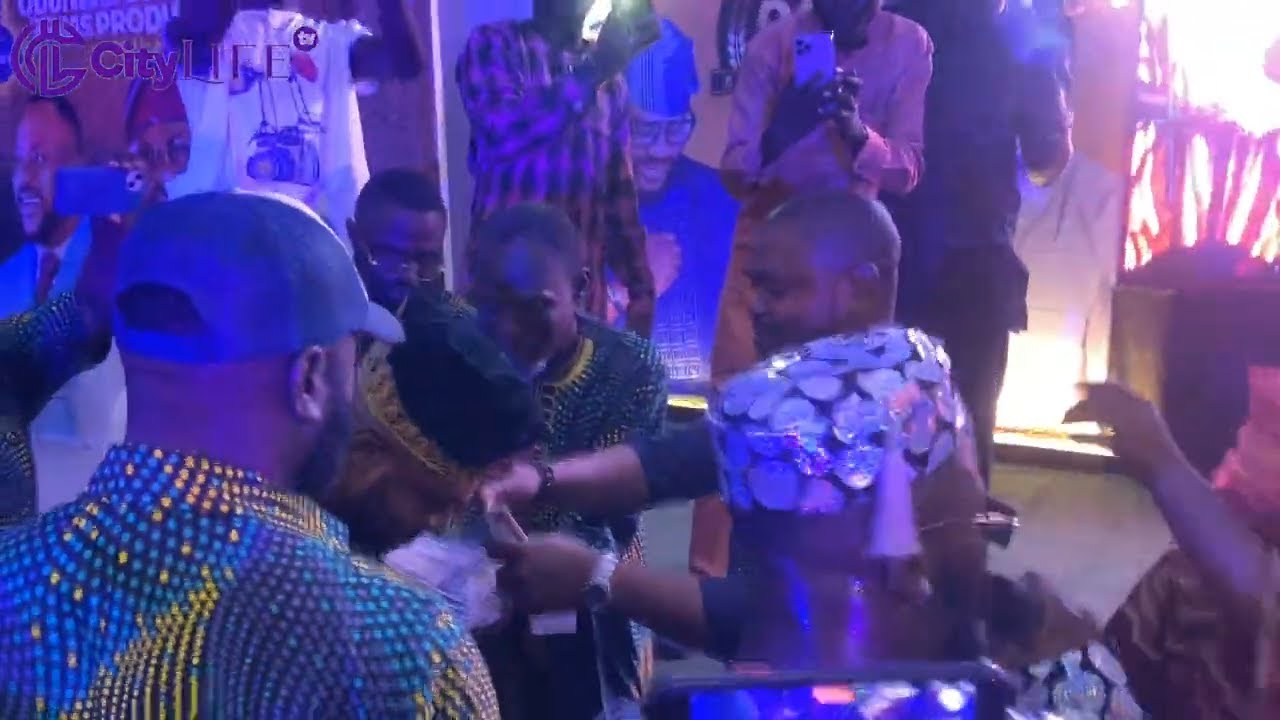Muyiwa Ademola, Itele D Icon, Allwell Ademola Make Money Rain On Odunlade Adekola At OAFP Graduation