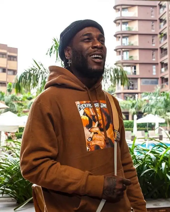 Burna Boy given grand welcome in Ghana as he chills at their beach (Video)