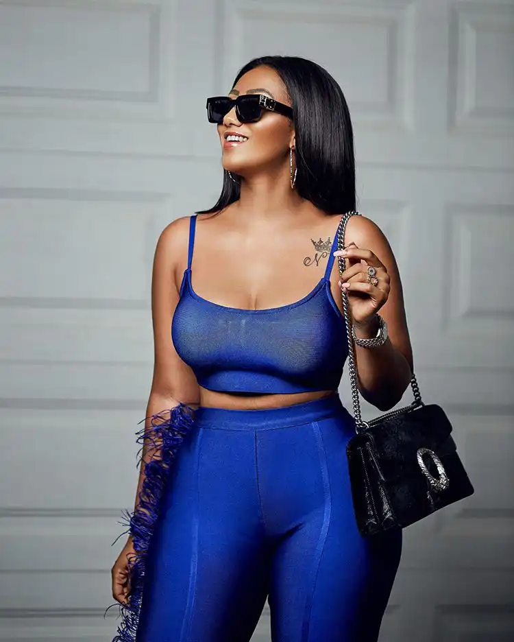 Mona Montrage goes Braless In Sexy Blue Outfit 