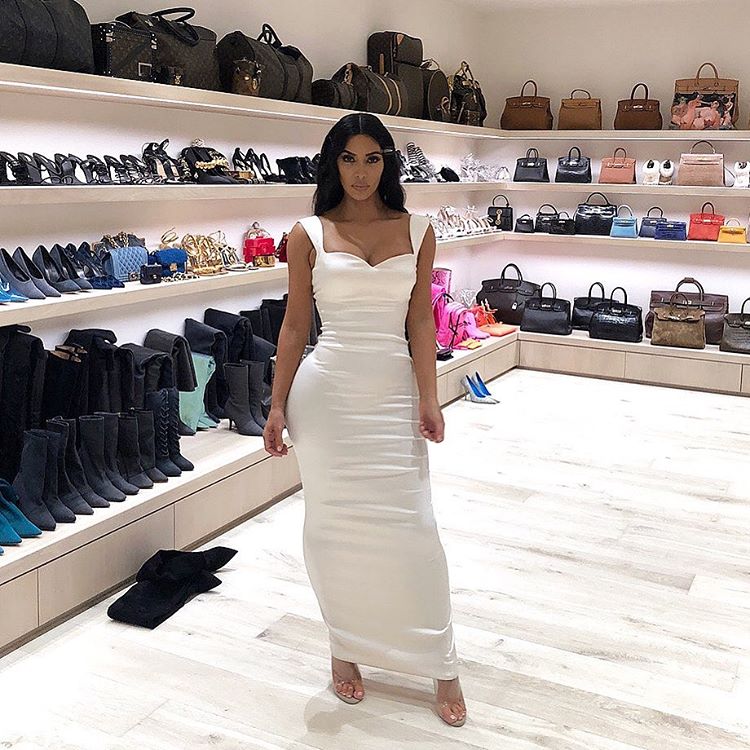 Kim Kardashian flaunts curves in sexy white gown (Photo) 2 kimkardashian 20200115 0004
