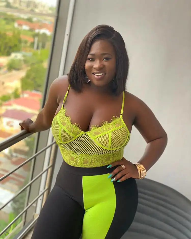 Sista Afia Flaunts Cleavages In a Lovely Two Piece Outfit