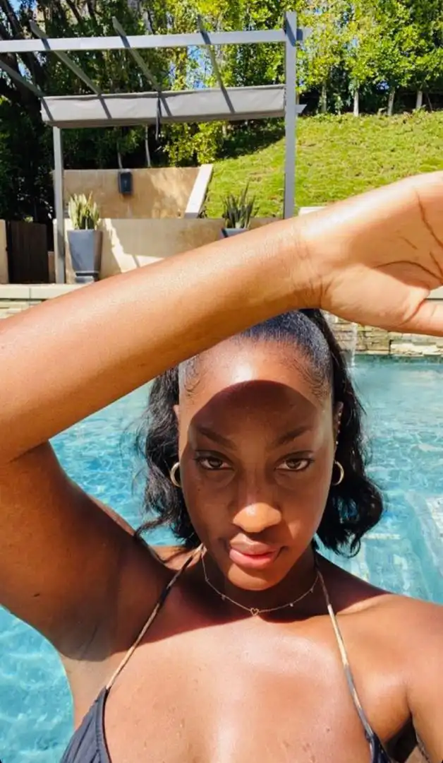 Singer, Tems flaunts her banging body, rocking a bikini (photos)
