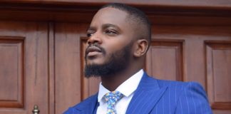 Leo Dasilva storms out of church after Pastor asked congregants to pray for a politician