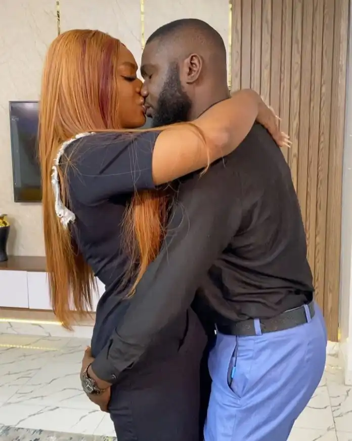 "Actors are enjoying ooo" - Mercy Aigbe reacts as Jide Awobana kiss Actress Deborah Shokoya deeply (Video) "Actors are enjoying ooo" - Mercy Aigbe reacts as Jide Awobana kiss Actress Deborah Shokoya deeply (Video)