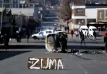 Watch Jacob Zuma's Supporters loot Shoprite, amid riot in Johannesburg (video)