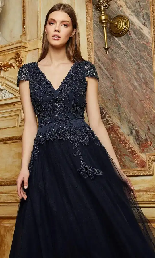 Look For The Right Neckline