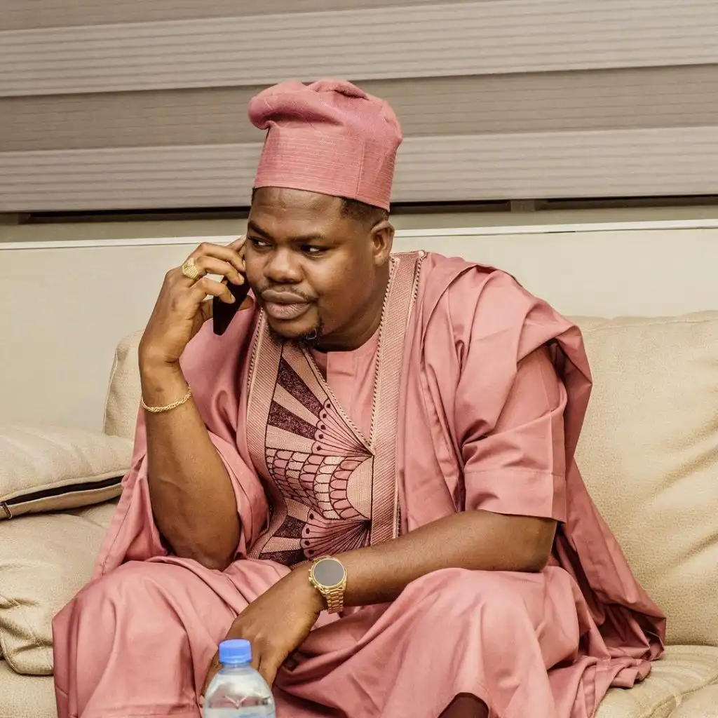 Instagram comedian, Mr Macaroni confronts security operatives who extorted 30,000 naira from a young boy in Lagos (video)