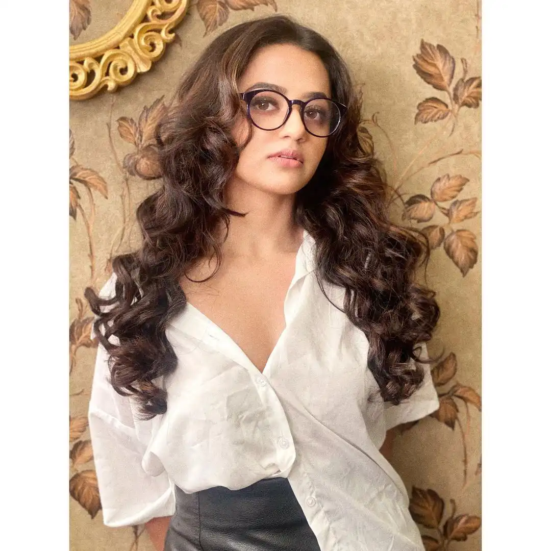 Helly Shah Biography, Age, Net Worth, And Career (2022)