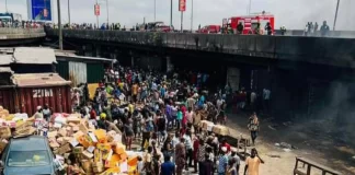 Lagos demolishes shops, other structures under Apongbon Bridge after Sanwo-Olu’s ultimatum