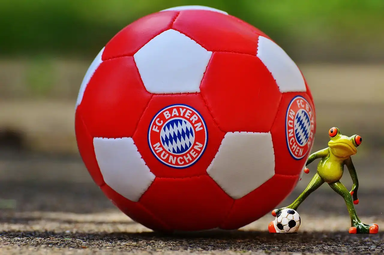 Robert Lewandowski to Barcelona: a white lie or a matter of time?