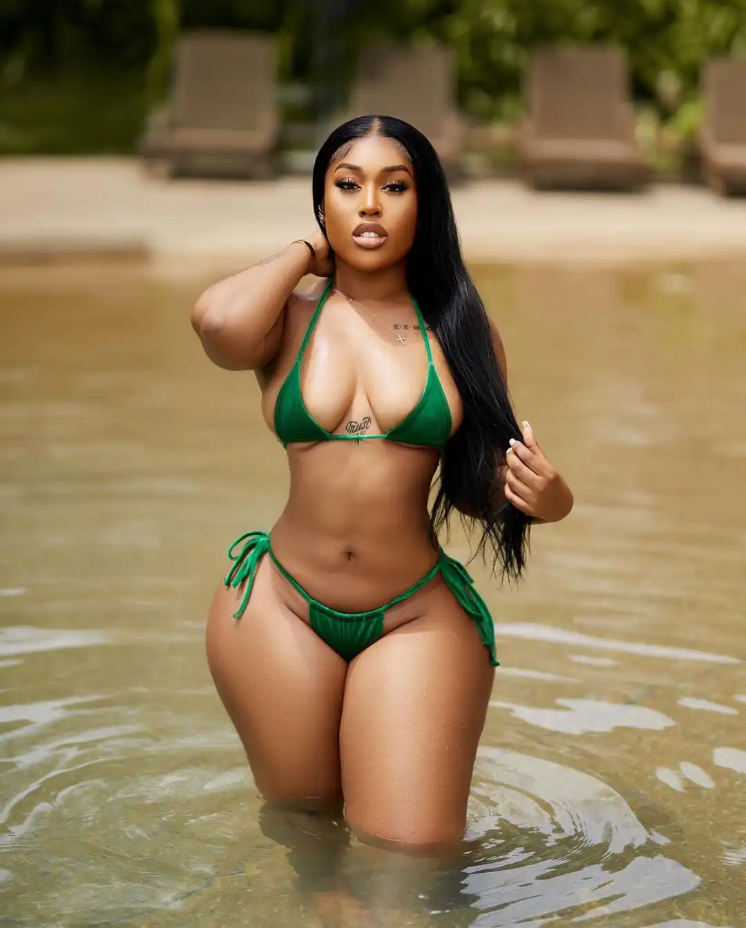 Ghanaian singer, Fantana flaunts her deadly physical shape, sets social media on fire (photos)
