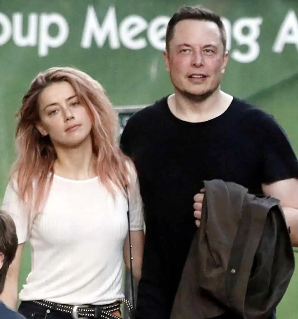 elon musk and amber heard 958x1024 1
