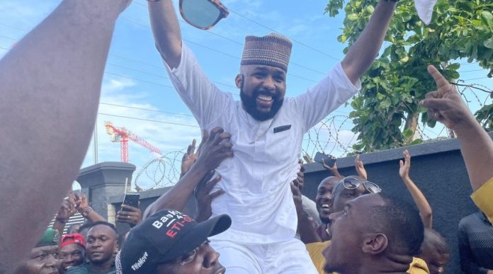 15546070_olubankolewellingtonbankywliftedupbyajubilatingcrowd_jpeg_jpegc50754808b6d1b9fc02099b9f305756e