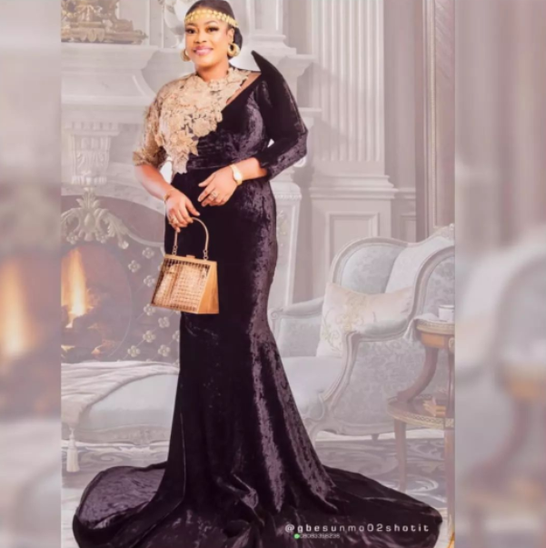 Bimbo Akinsanya reacts as her photographer ‘dashes’ her fake hips to stop her from undergoing surgery [photos]