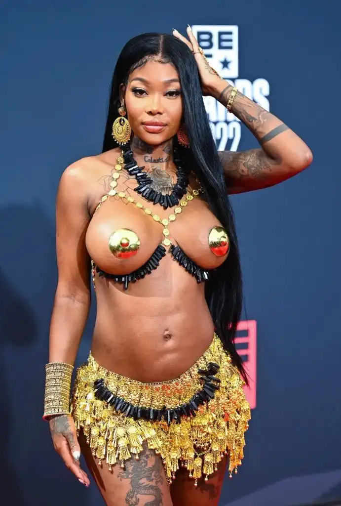 Summer Walker goes totally topless at BET Awards red carpet hours after announcing she’s pregnant with second child