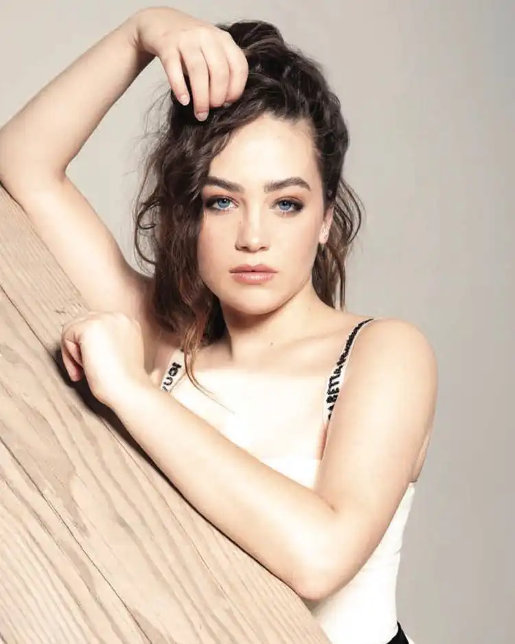 Mary Mouser Biography, Age, Boyfriend, Income, Net Worth, and Career (2022)