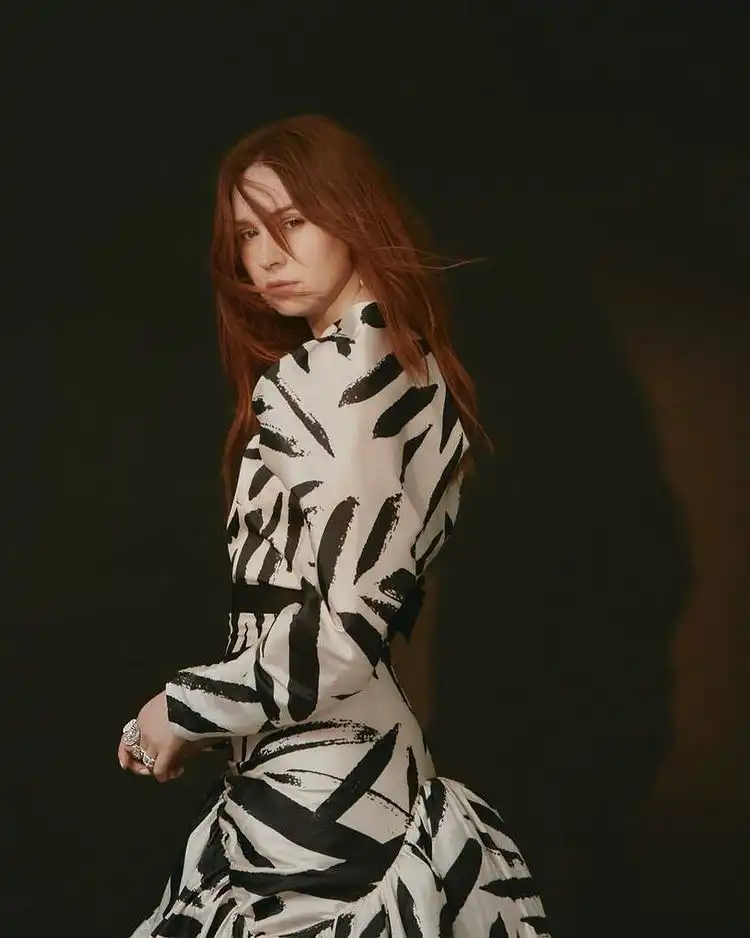 Karen Gillan Biography, Age, Income, Net Worth, and Career (2022) 