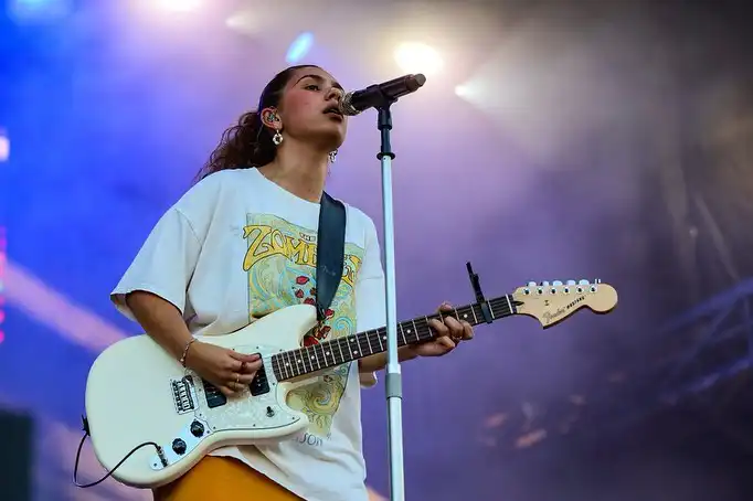 Alessia Cara Biography, Age, Income, Net Worth, and Career (2022)