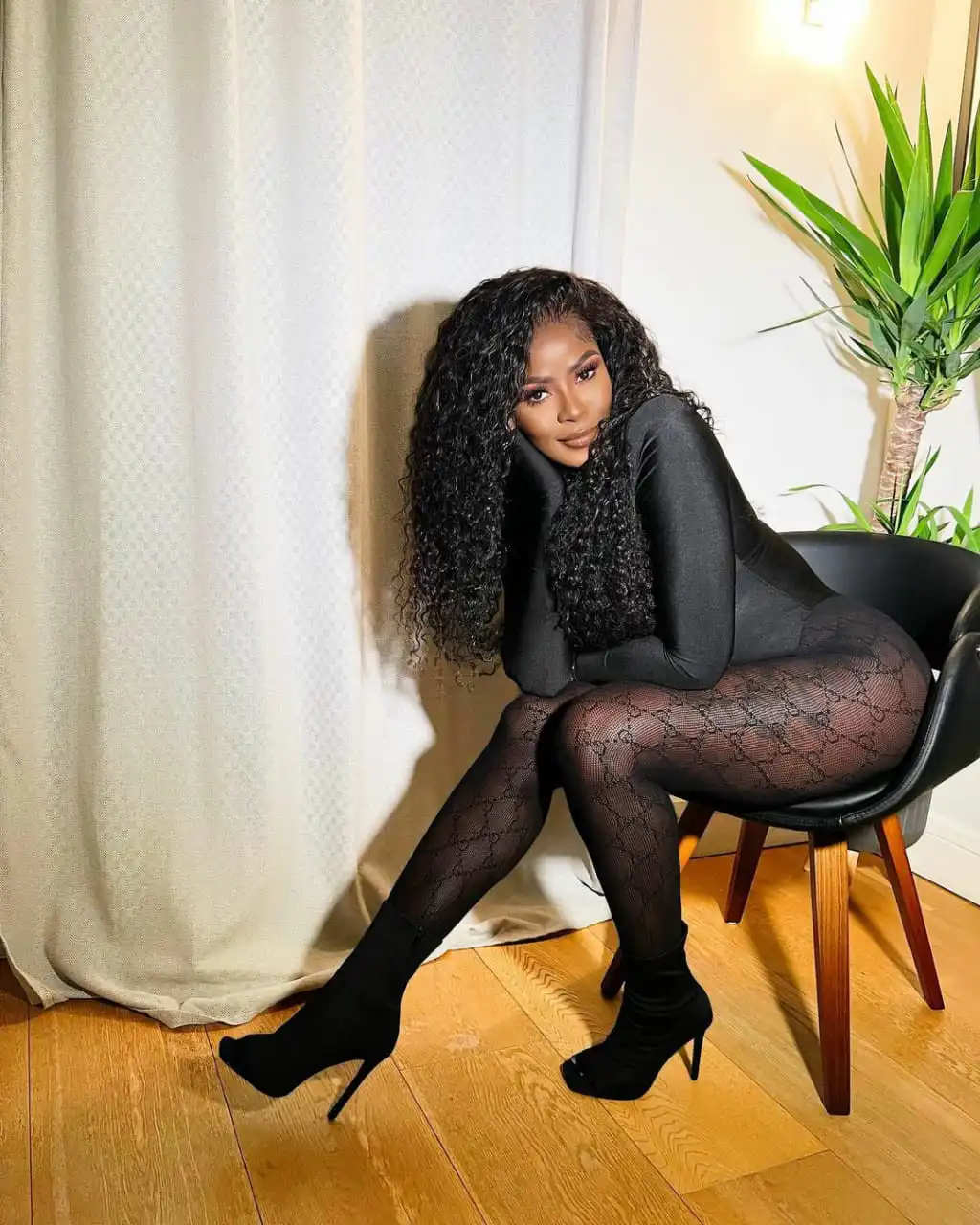 Reality TV star, Khloe, flaunts her butt in sexy new photos