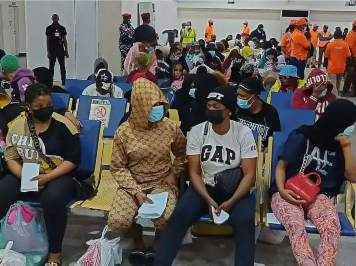 542 Nigerians stranded in UAE arrive back in the country following FG intervention 542 Nigerians stranded in UAE arrive back in the country following FG intervention