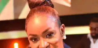 “E don cast” – Reactions, as Sheggz and Bella ignore each other at award presentation ceremony (Video)