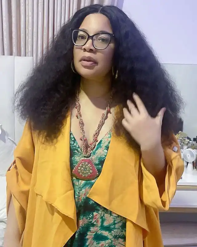 Monalisa Chinda Biography, Age, Daughter, Bleaching, Husband, Movies, Net Worth, and Career