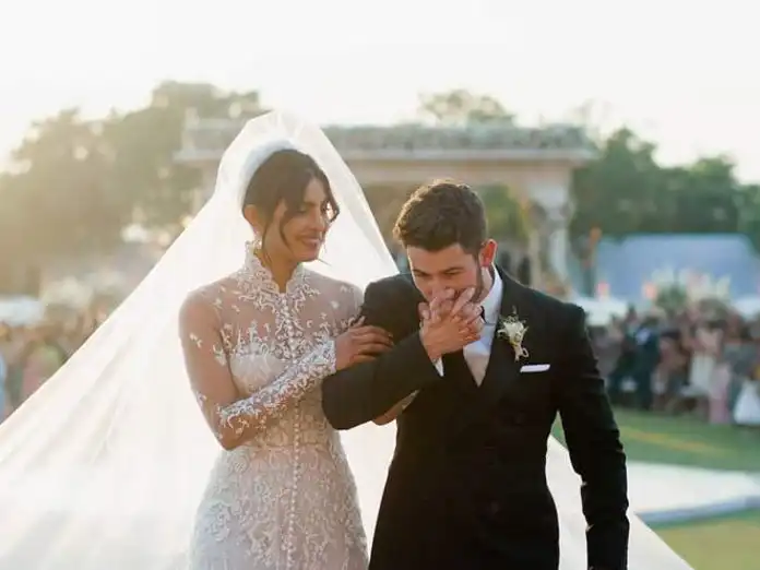 priyanka-nick-unveil-dreamy-wedding-pictures-b-town-celebs-congratulate-the-couple
