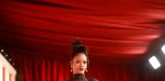 Oscars: Rihanna Shows Off Growing Baby Bump