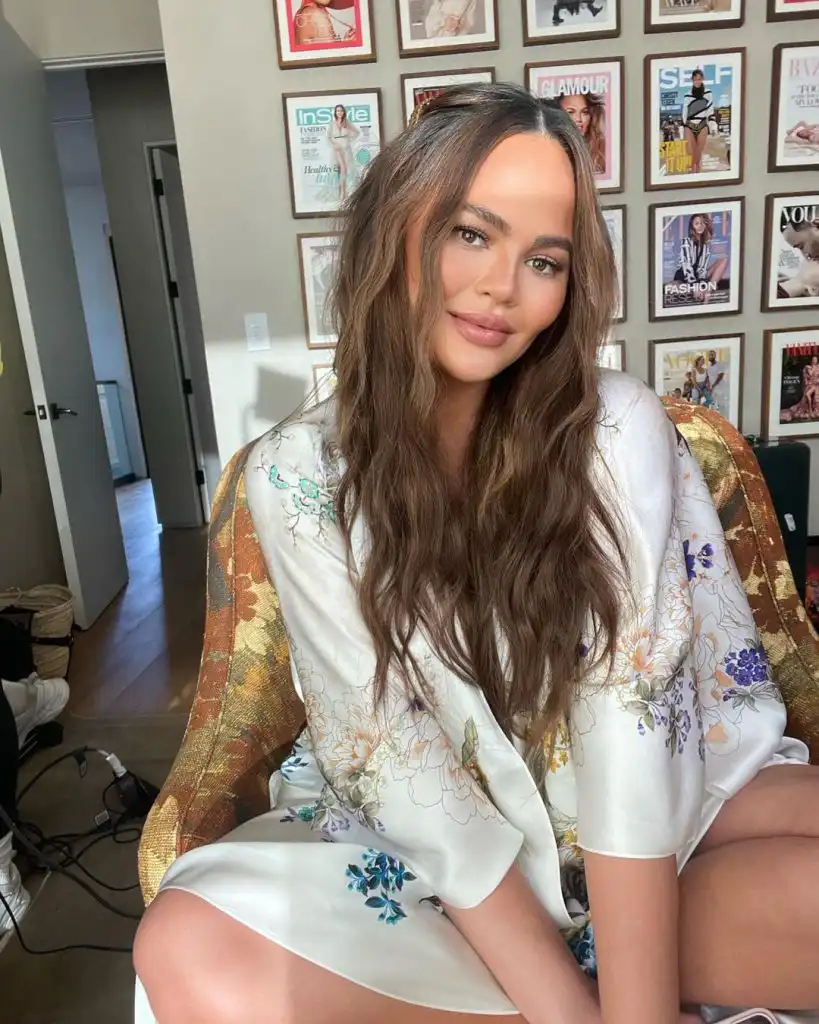 Chrissy Teigen Biography, Age, Husband, Children, Parents, Ethnicity, Instagram, Income, Salary, Net Worth, and Career