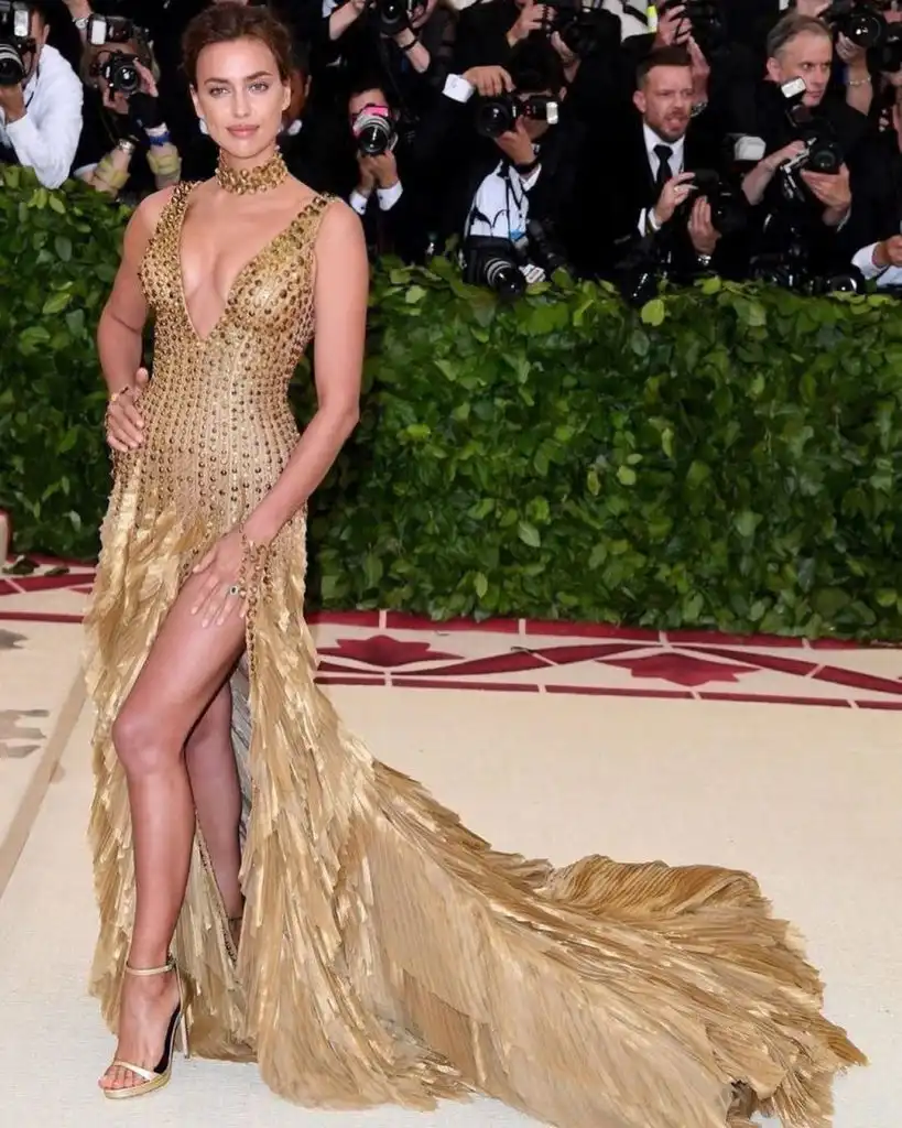 Irina Shayk Biography, Age, Husband, Children, Modelling, Income, Salary, Net Worth, and Career