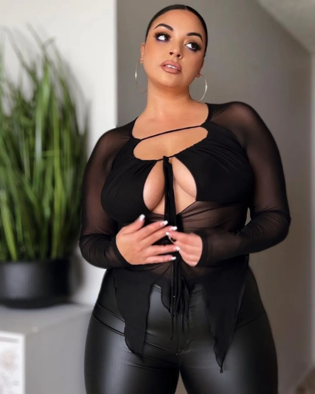 See As Mindy Colette inspires women through her positive attitude towards circumstances and shares stunning photos(Watch)