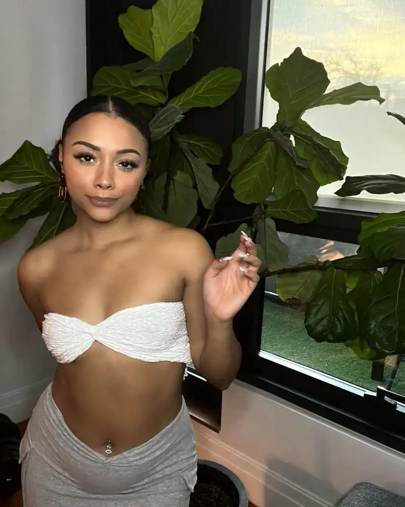 Alix Lapri Biography, Age, Relationships, IG, Partner, Child, Pregnancy, Wiki, Movies, TV Shows, Daughter, Net Worth, and Career