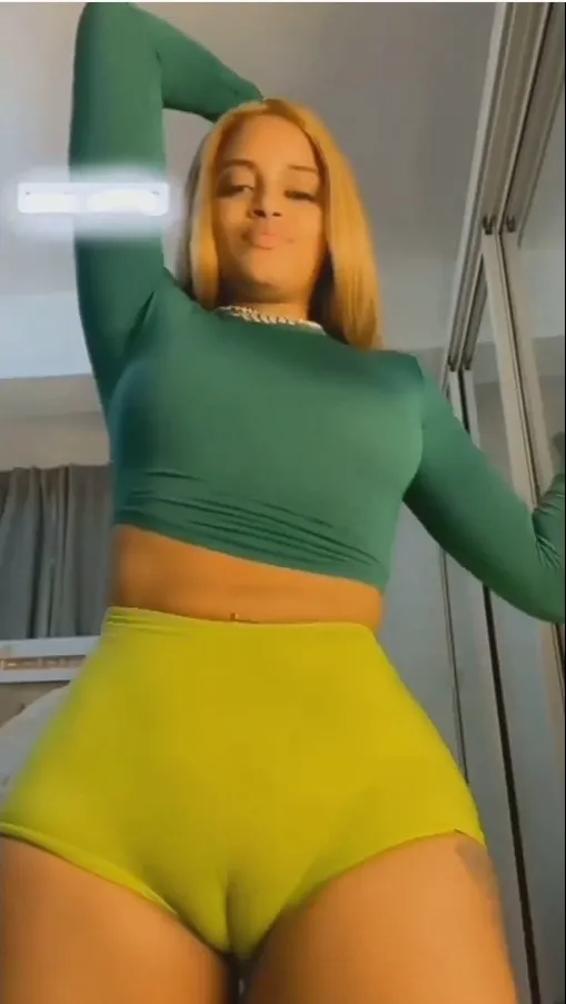 “Watch My Natural Assets, Good body with Sharp Engine” Beautiful Lady Brags as she flaunts her body In A Viral LIVE Video(Watch)