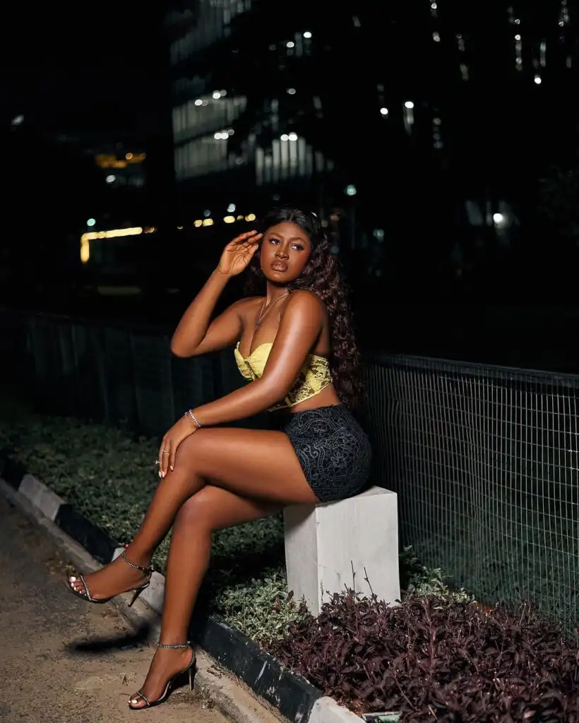 Alex Unusual Biography, Age, Height, Pictures, Instagram, Boyfriend, Siblings, Married, Twitter, Net Worth, and Career