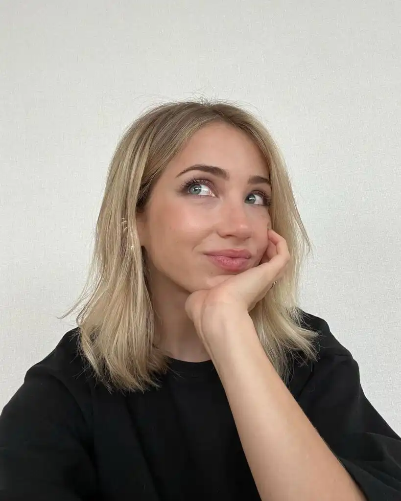 Emily Rudd Biography, Age, Parents, New Movies, Siblings, Instagram, Height, Father, Relationships, Boyfriend, Net Worth, and Career