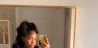 Lady flaunts her curves in a mirror after a gym workout (watch video)