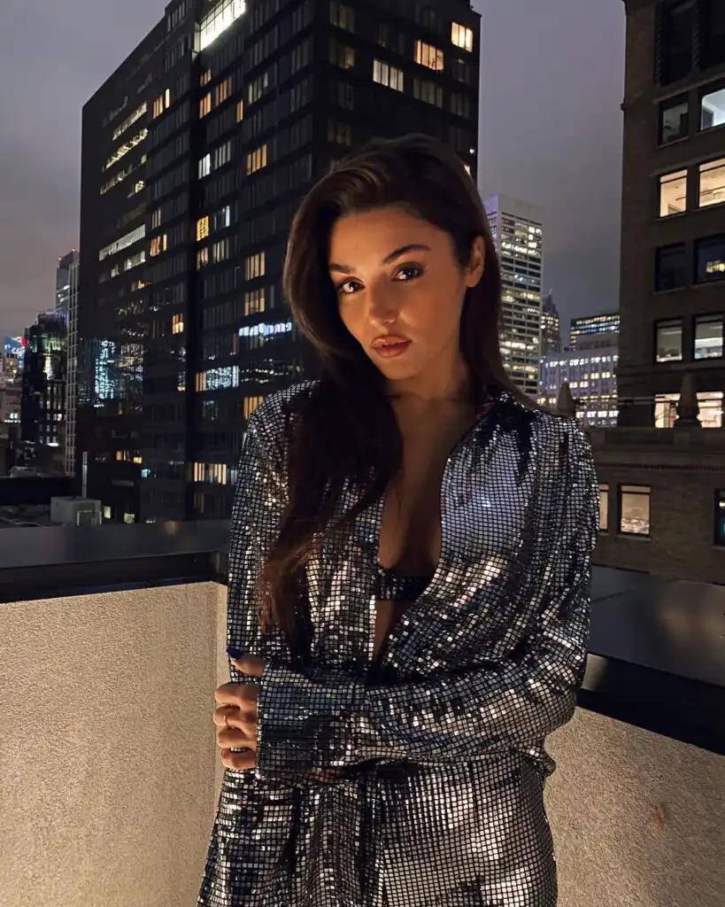 Hande Ercel Biography, Age, Surgery, Boyfriend, Photos, Diet, Movie List, New Drama, Shows, Net Worth, and Career
