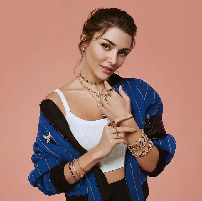 Hande Ercel Biography, Age, Surgery, Boyfriend, Photos, Diet, Movie List, New Drama, Shows, Net Worth, and Career