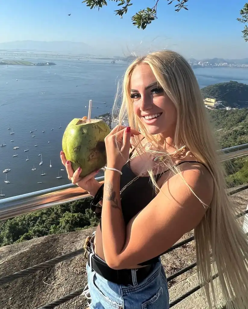 Alisha Lehmann Biography, Age, Boyfriend, Stats, Country, Instagram, Photos, House, Cars, Salary, Net Worth, and Career