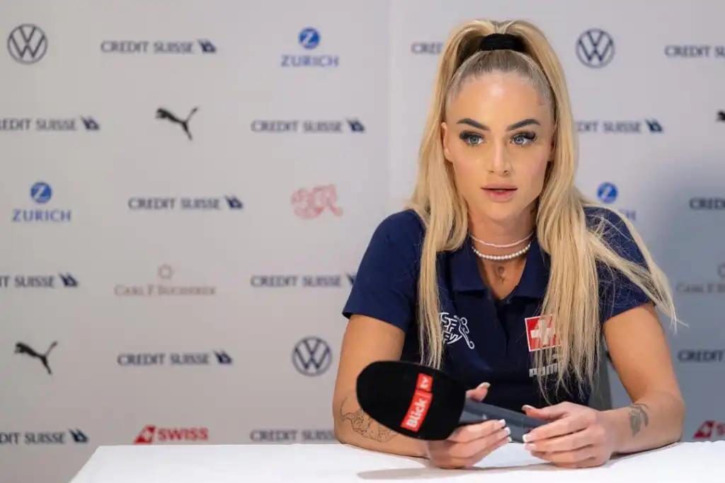 Alisha Lehmann Biography, Age, Boyfriend, Stats, Country, Instagram, Photos, House, Cars, Salary, Net Worth, and Career