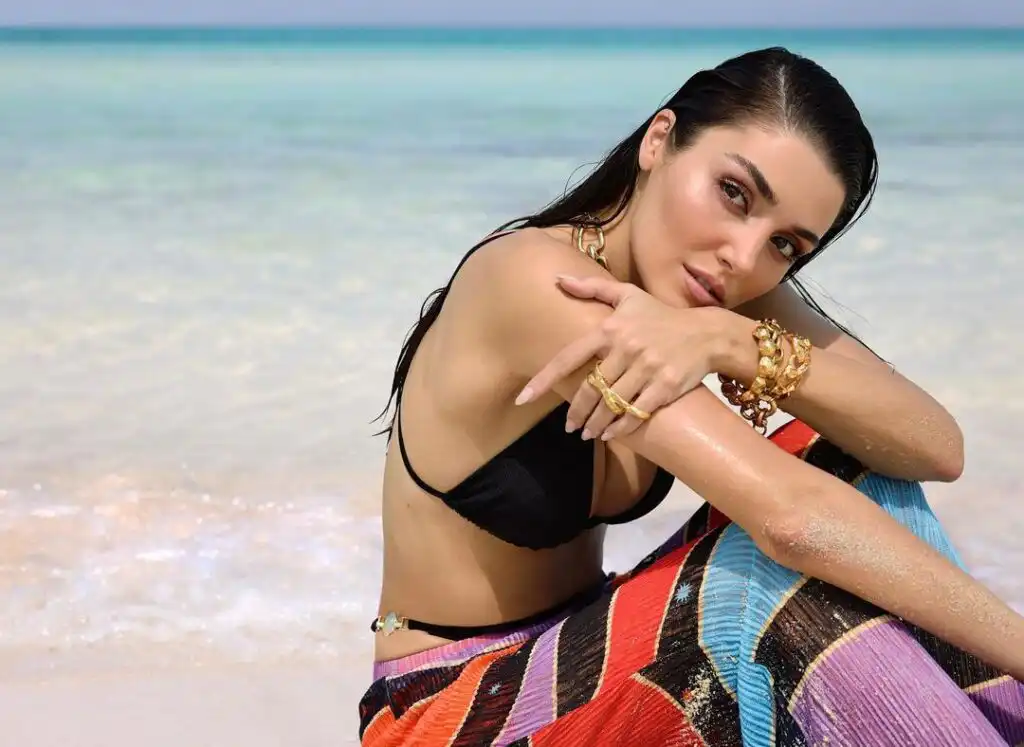 Hande Ercel Biography, Age, Surgery, Boyfriend, Photos, Diet, Movie List, New Drama, Shows, Net Worth, and Career