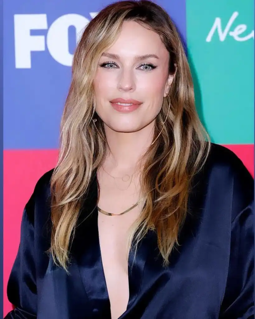 Jessica McNamee Biography, Age, Husband, Spouse, Movies, TV Series, Wiki, Net Worth, and Career