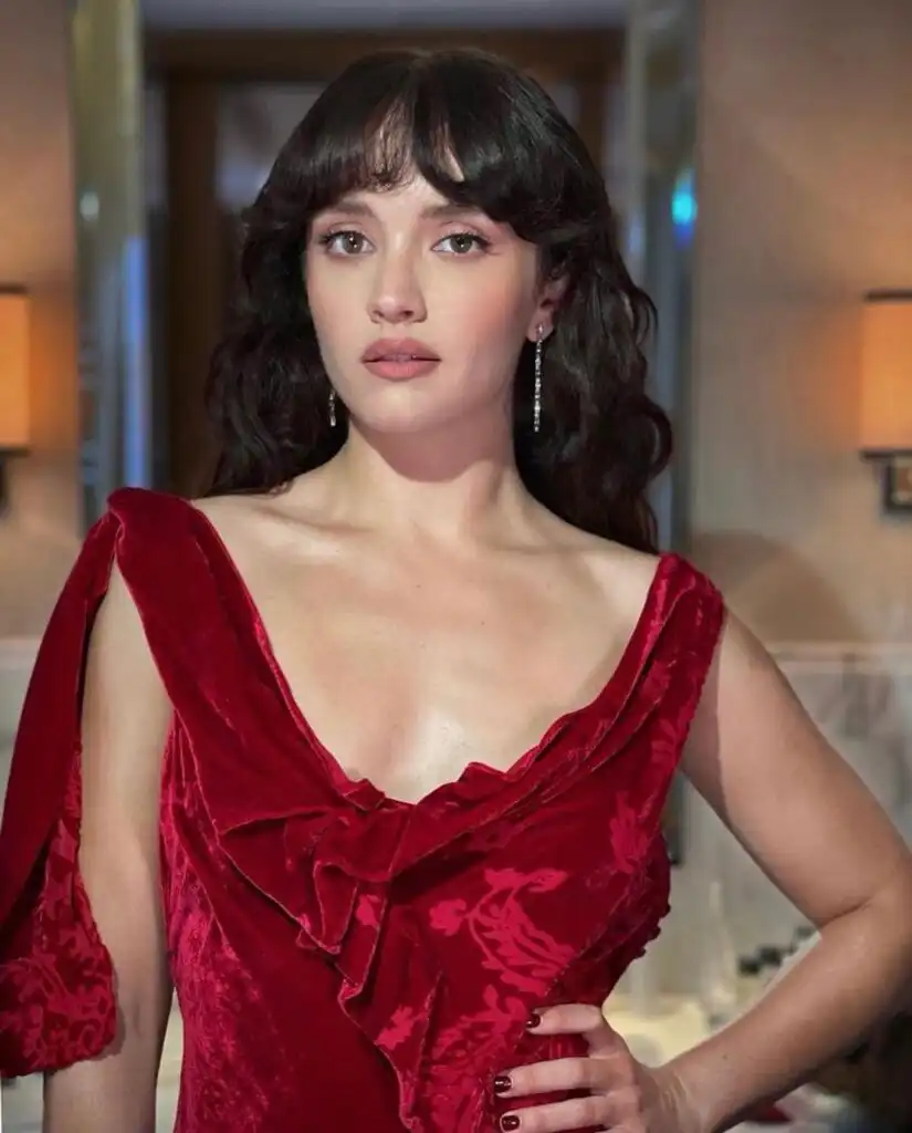 Olivia Cooke Biography, Age, Boyfriend, Height, Partner, Relationships, Instagram, Movies, TV Shows, Net Worth, and Career