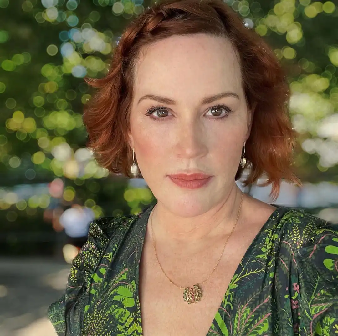 Molly Ringwald Biography, Age, Children, Husband, Movies, TV Shows, News, Videos, Net Worth, and Career