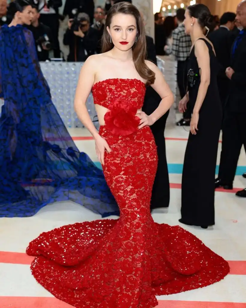 Kaitlyn Dever Biography, Age, Height, Partner, Relationships, Sister, Singing, Movies, TV Shows, Net Worth, and Career