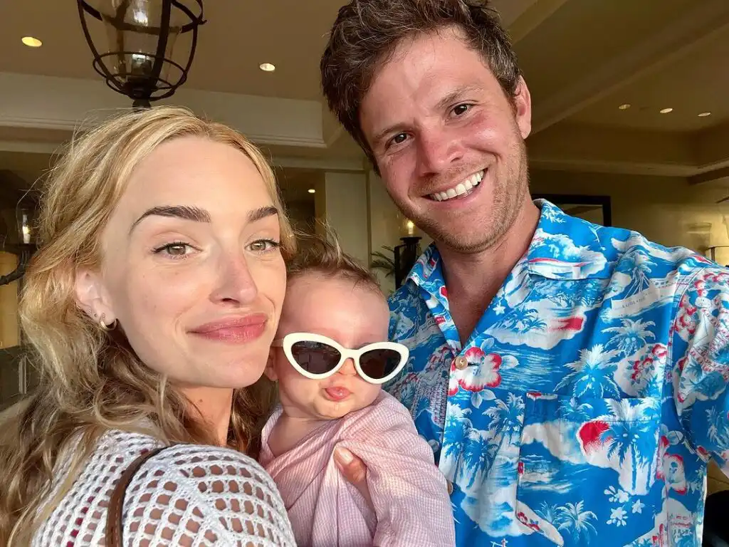 Brianne Howey Biography, Age, Husband, Child, Height, Movies, TV Shows, Net Worth 1 Brianne Howey Biography, Age, Husband, Child, Height, Movies, TV Shows, Baby Name, Net Worth, and Career
