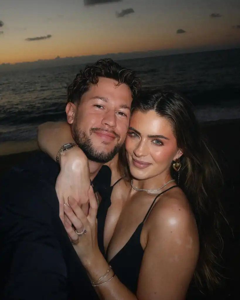Whitney Simmons Biography, Age, Birthday, Husband, Wedding, Wikipedia, Workout, Instagram, Net Worth, and Career