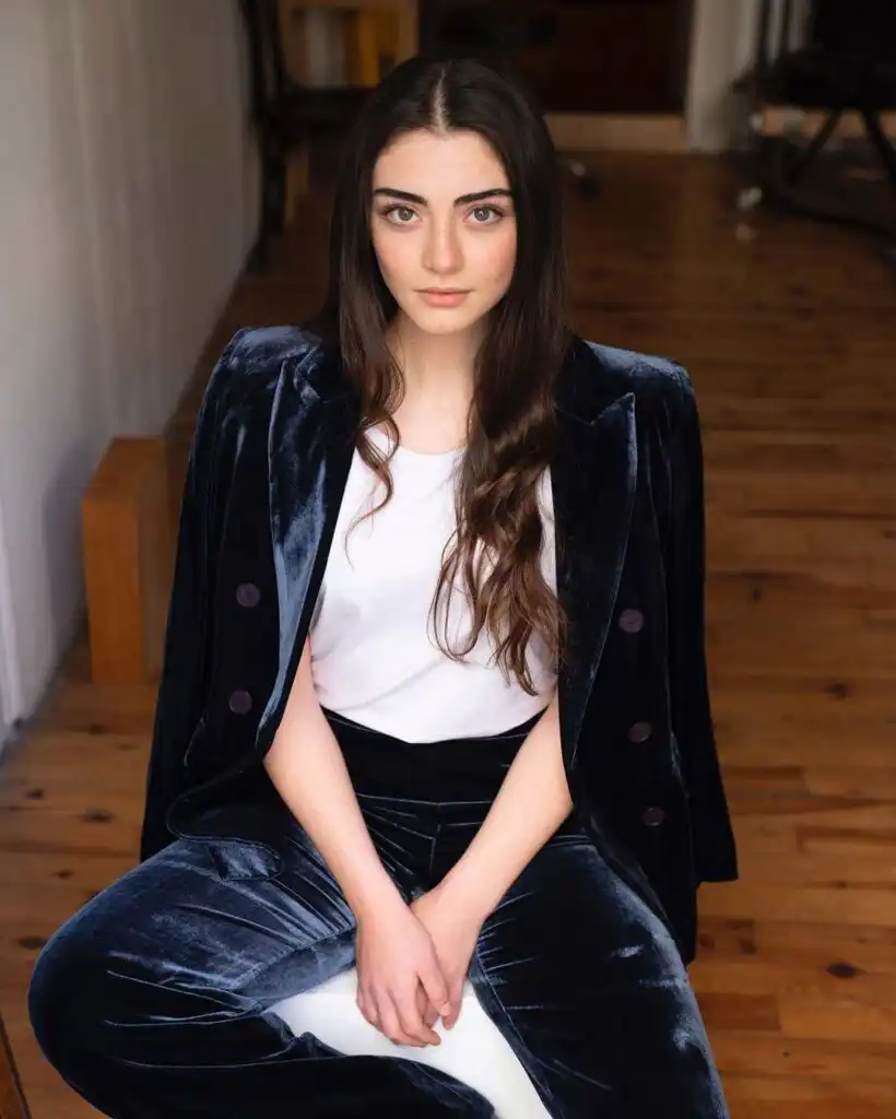 Ozge Torer Biography, Age, Height, Husband, Marriage, Family, Wikipedia, Phone Number, Date of Birth, Movies, Instagram, Net Worth and Career