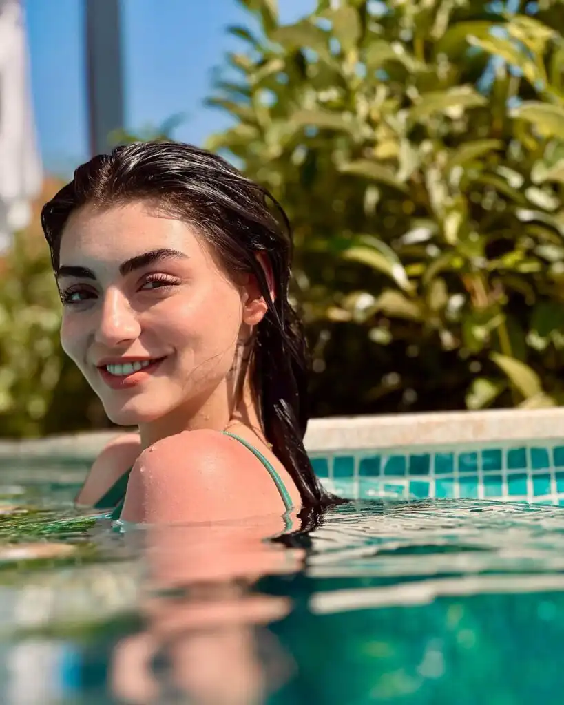 Ozge Torer Biography, Age, Height, Husband, Marriage, Family, Wikipedia, Phone Number, Date of Birth, Movies, Instagram, Net Worth and Career